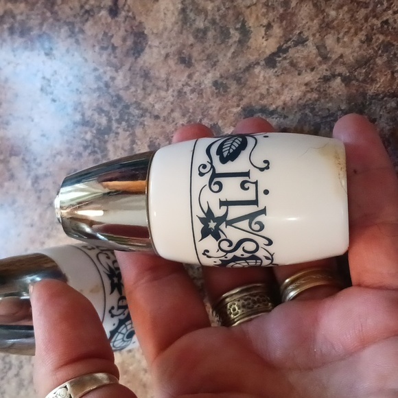 VINTAGE Fancy Floral Salt & Pepper Set - Picture 3 of 7